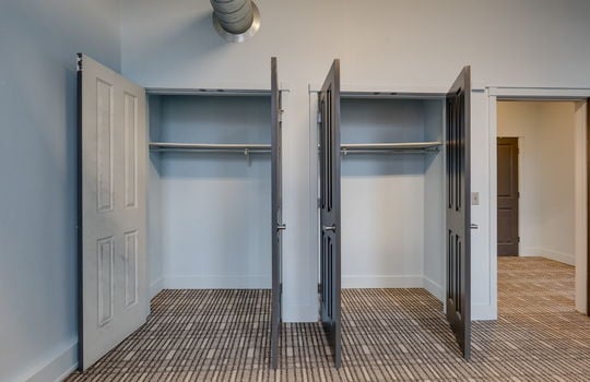 20-web-or-mls-44 S St Clair St Unit 1 Int-17
