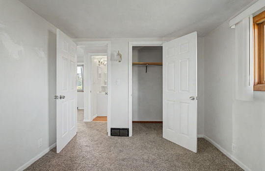 20-web-or-mls-9901 Secor Rd Int-10