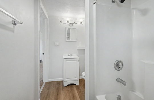 23-web-or-mls-9901 Secor Rd Int-13