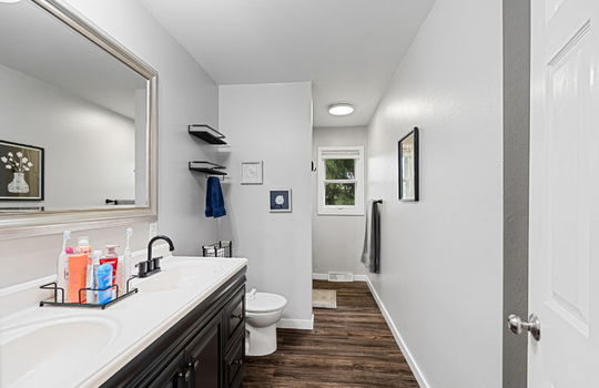 25-web-or-mls-2160 Eastedge Dr Int-17