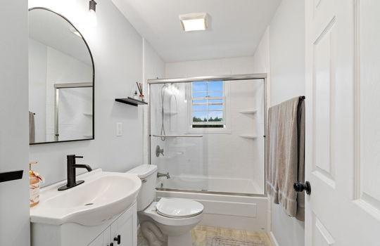 27-web-or-mls-6308 Yankee Rd Int-14