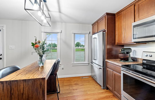 33-web-or-mls-6308 Yankee Rd Int-21