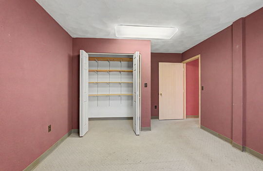 34-web-or-mls-9901 Secor Rd Int-24