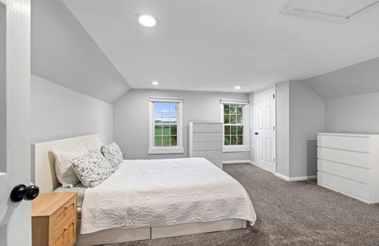 37-web-or-mls-6308 Yankee Rd Int-25