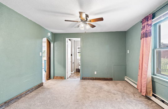37-web-or-mls-9111 Telegraph Rd Int-17