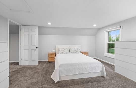 38-web-or-mls-6308 Yankee Rd Int-26