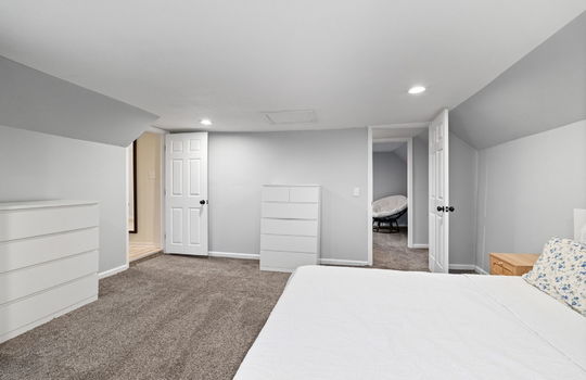 39-web-or-mls-6308 Yankee Rd Int-27