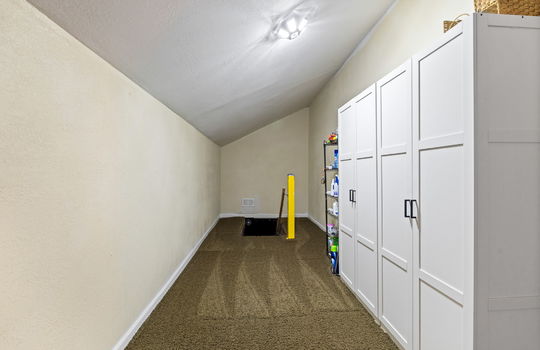 43-web-or-mls-6308 Yankee Rd Int-31