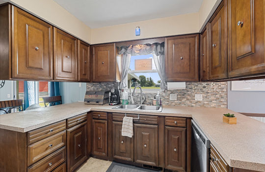 5736 Starr Ave Int-19