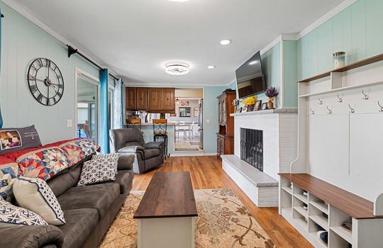 5736 Starr Ave Int-22