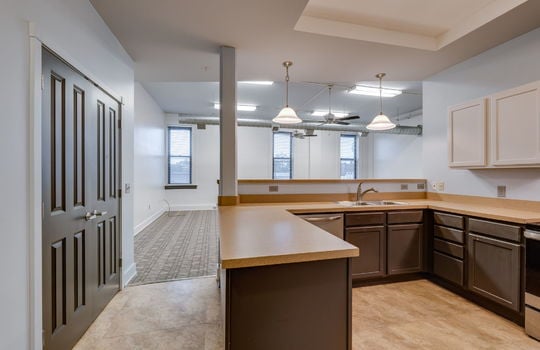 6-web-or-mls-44 S St Clair St Unit 1 Int-3