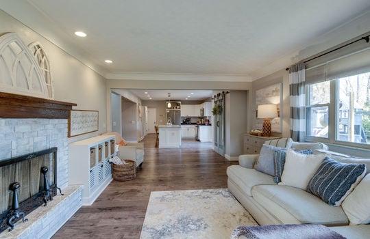 7558 Apache Trail Int-7