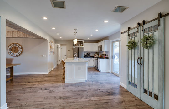7558 Apache Trail Int-8