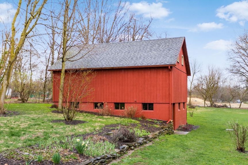 004_5251_OM- 301 Clouse Ln143