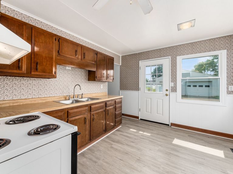 006_th St Newark OH 43055 USA