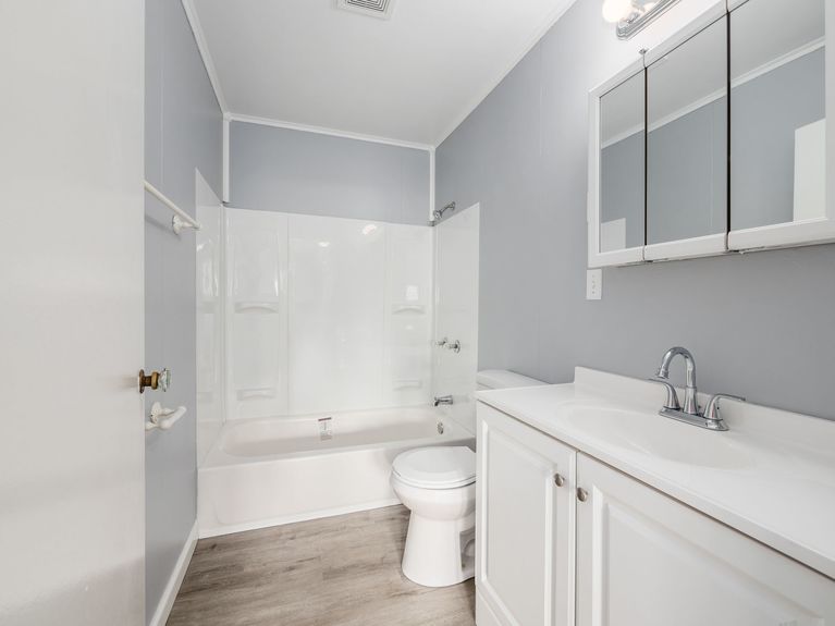 009_th St Newark OH 43055 USA