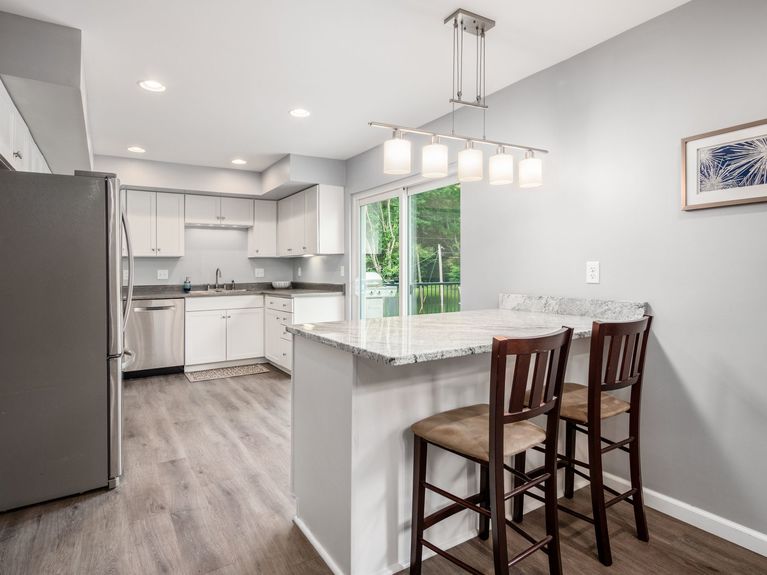 010_- 2165 Welsh Hills NE 027