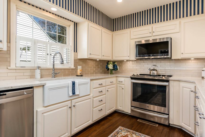 013_73_i 88 N 33rd Street 043