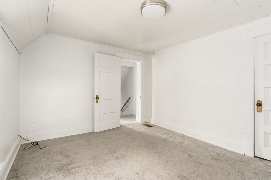 015__R 215 Mulberry Street083