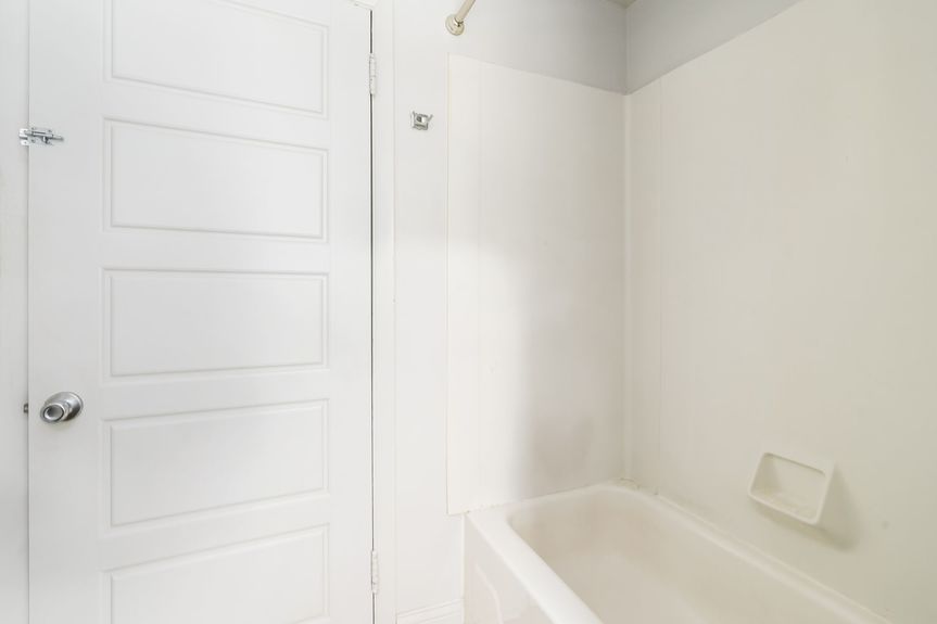 017__R 215 Mulberry Street106