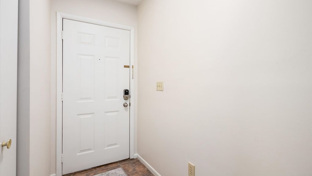 02-z 107 Belmont Ave045