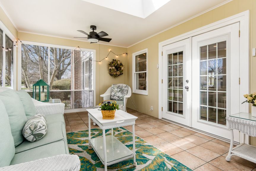 027_9e_i 88 N 33rd Street 101