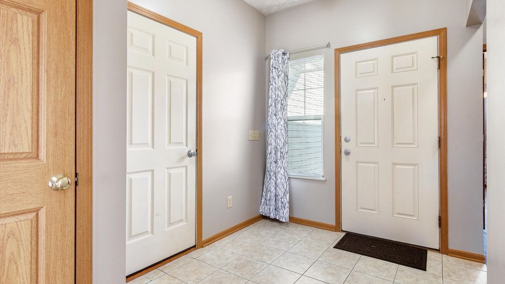 03-z 1465 S Hunters Dr008