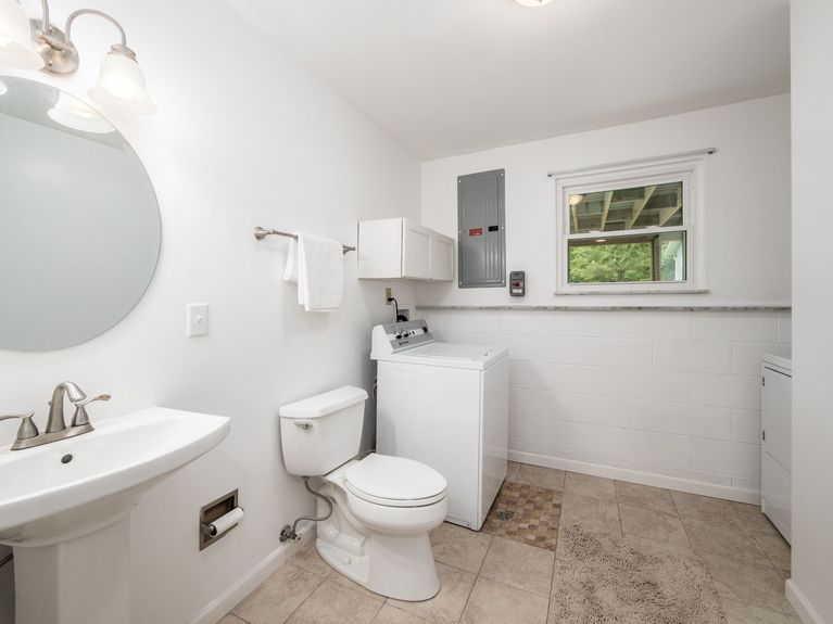 030_- 2165 Welsh Hills NE 089