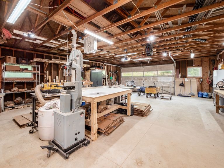 034_- 2165 Welsh Hills NE 105