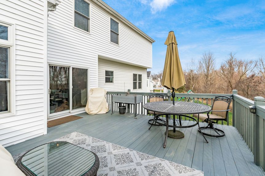 036_426 Crestview Woods Dr175