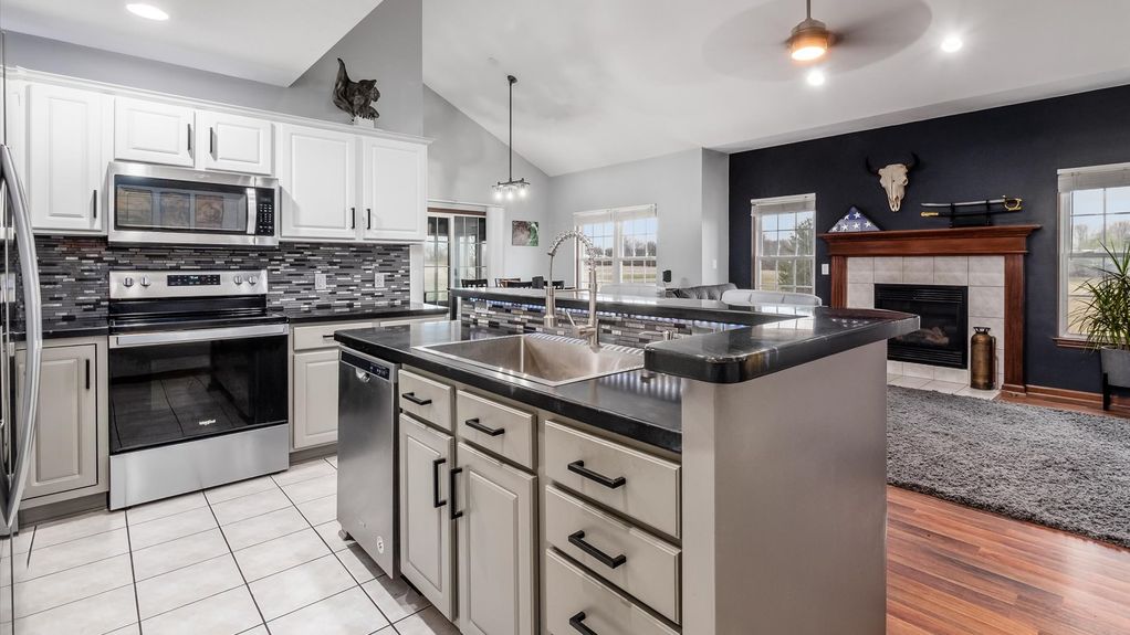 04-z 653 Concord Village003