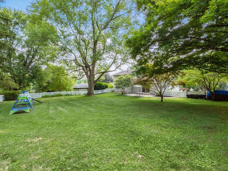 040_165_C &#8211; 1246 Pembroke 104