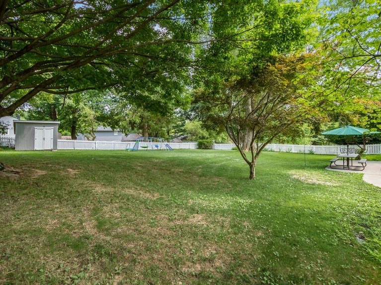 041_0dd_C &#8211; 1246 Pembroke 105