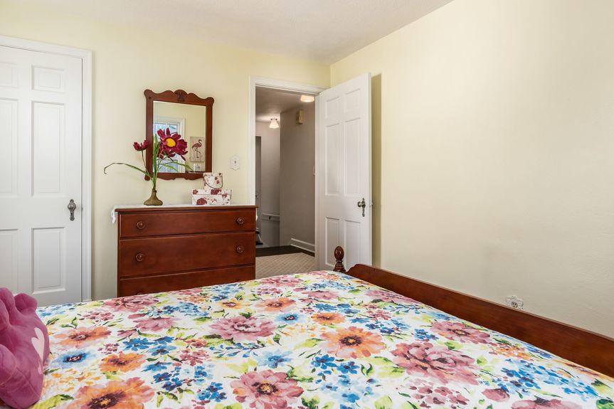 047_75_i 88 N 33rd Street 177