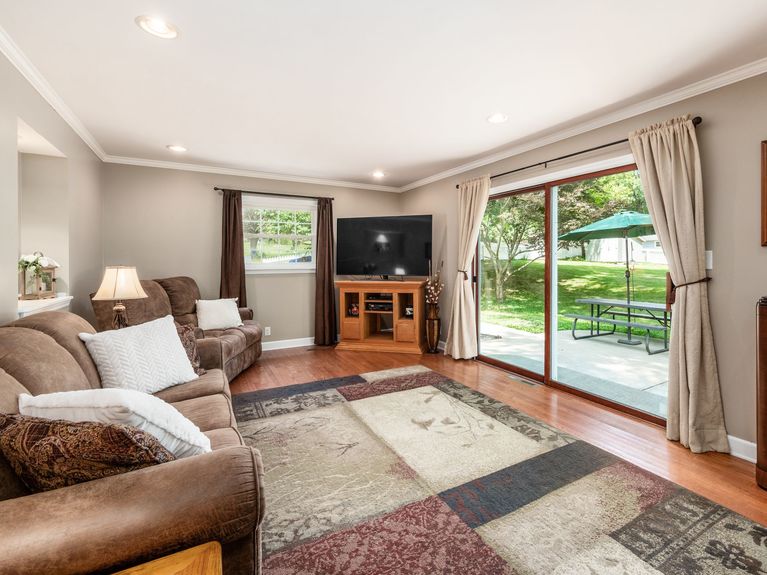 052_8cb_C &#8211; 1246 Pembroke 046