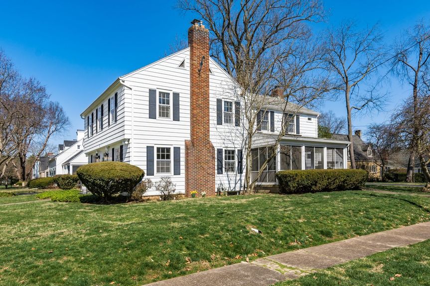 057_17_i 88 N 33rd Street 206