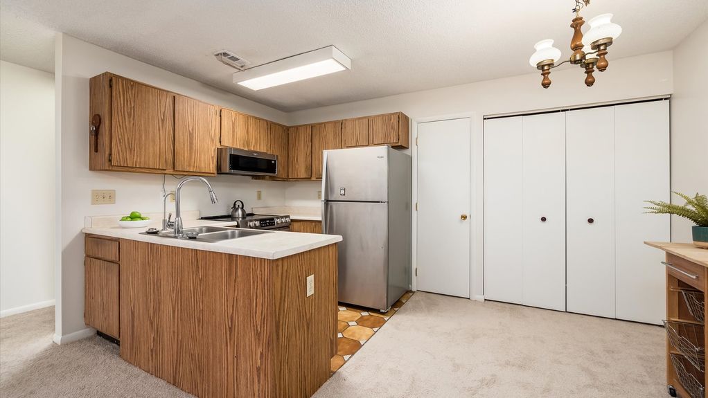 06-z 107 Belmont Ave043