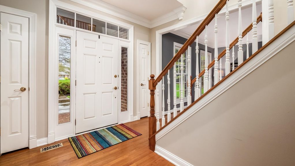 06-z 111 N Galway Dr003