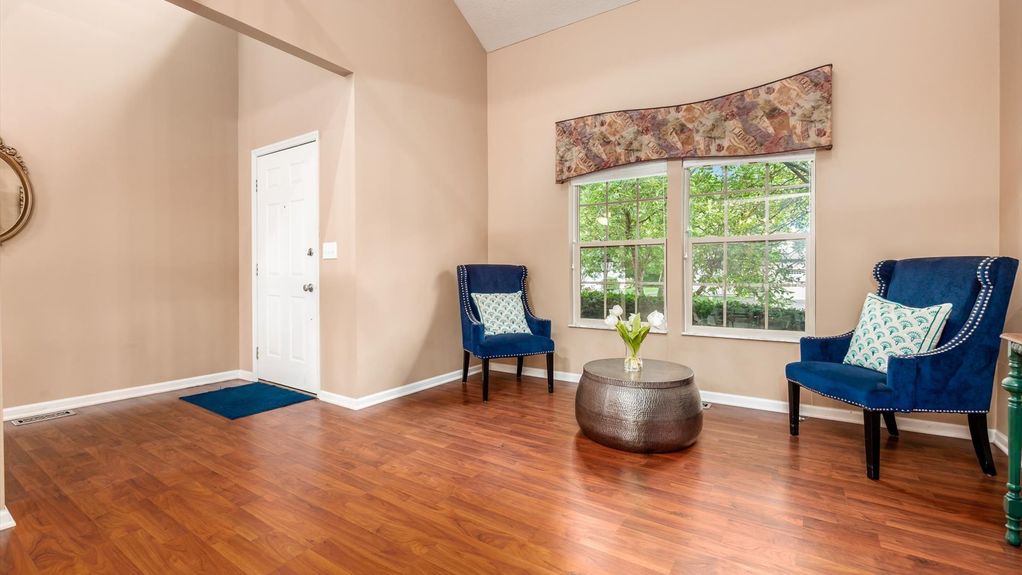 06-z 657 Norfolk Square S010