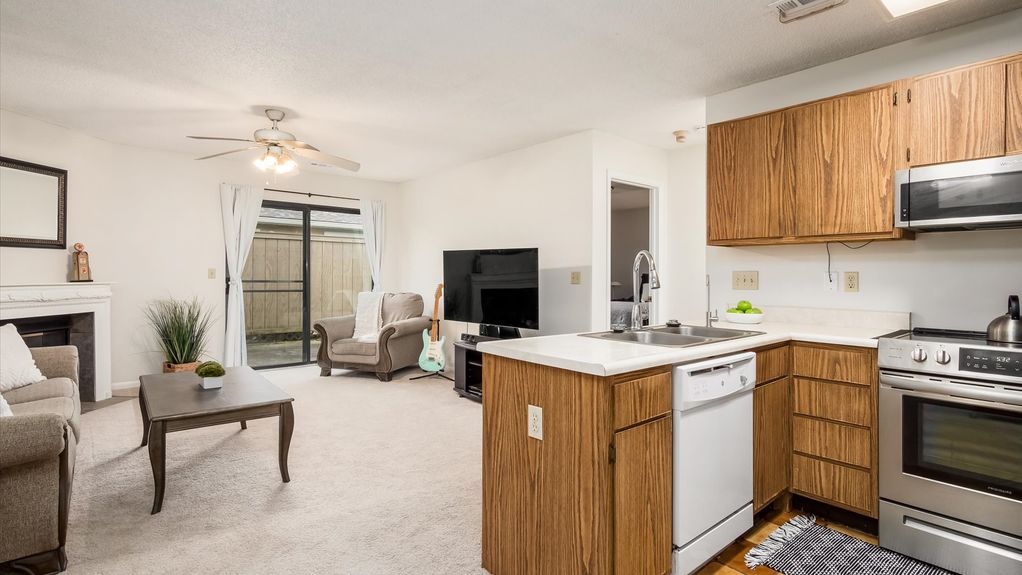 07-z 107 Belmont Ave037