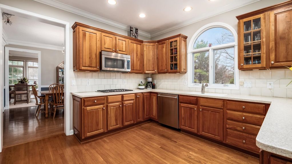 08-z 111 N Galway Dr011