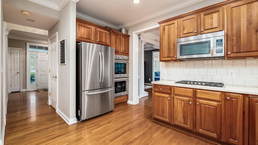 09-z 111 N Galway Dr017