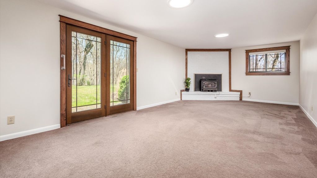 09-z 1625 Welsh Hills Rd NE042