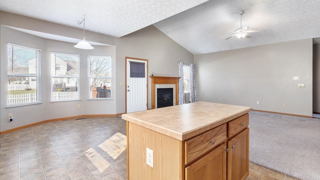 10-z 1465 S Hunters Dr040