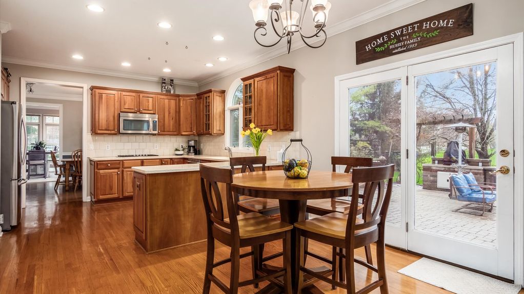 11-z 111 N Galway Dr027