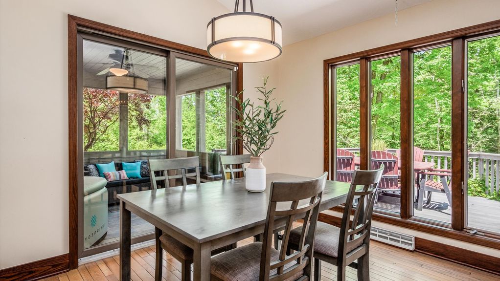 11-z 140 Pembroke Ln062