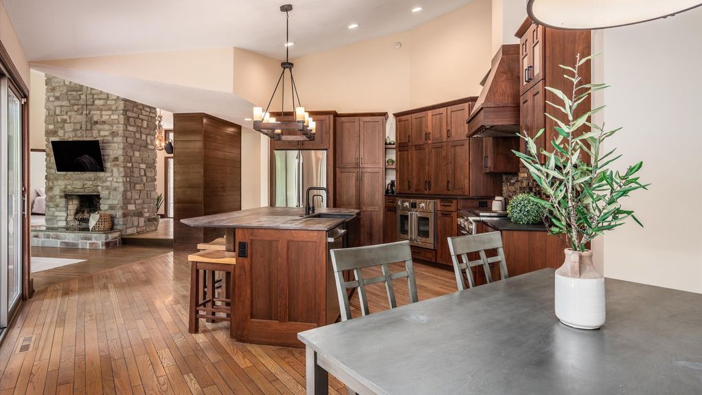 12-z 140 Pembroke Ln067