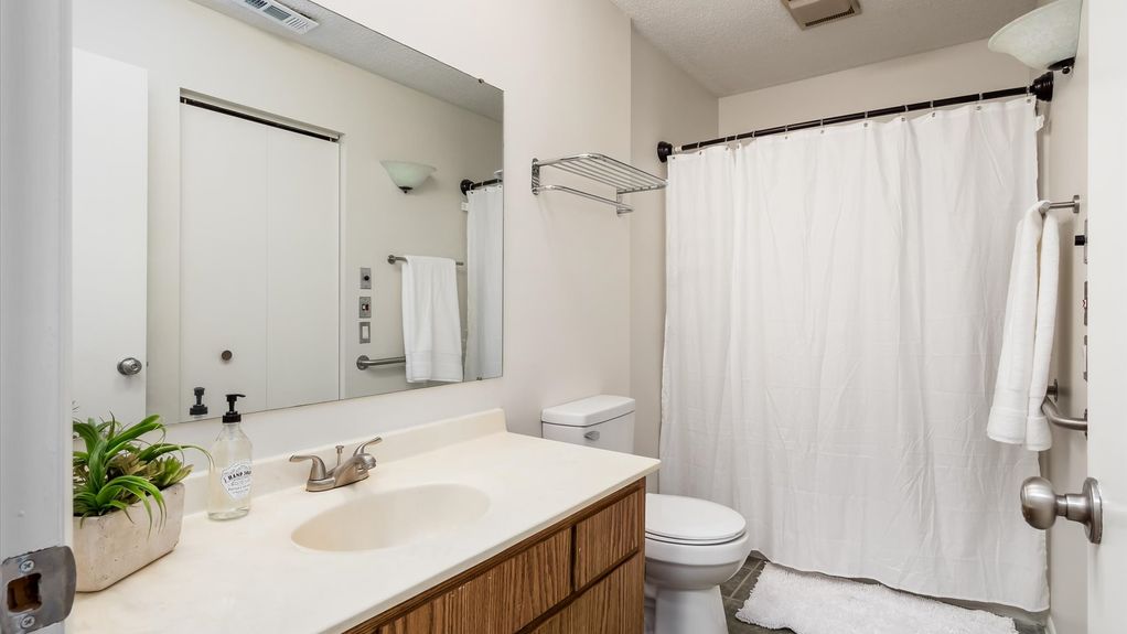 13-z 107 Belmont Ave011