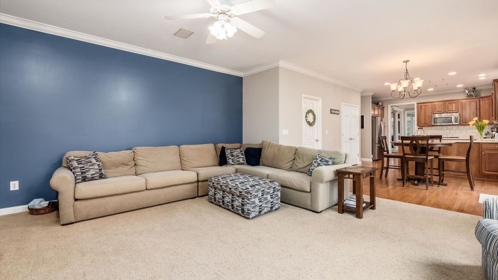 13-z 111 N Galway Dr035