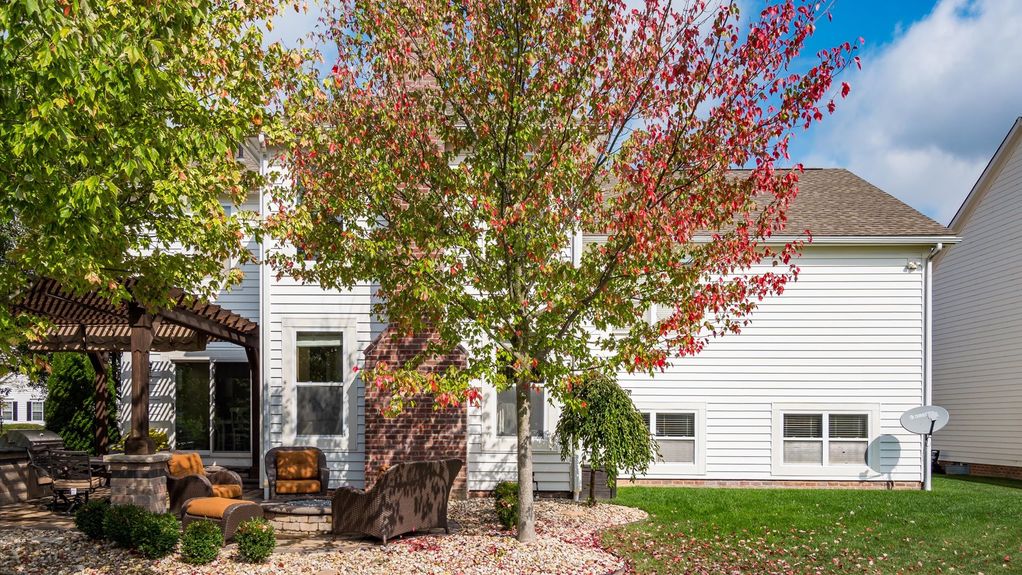 13-z 8693 Belworth Square010